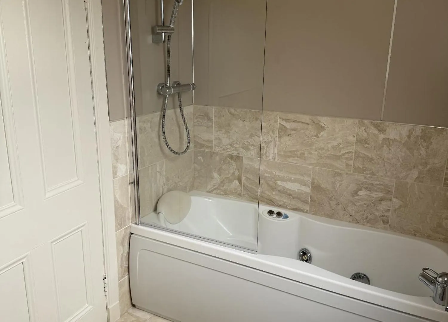 Luxury 5 Bedroom Property In West End Aberdeen 0*,