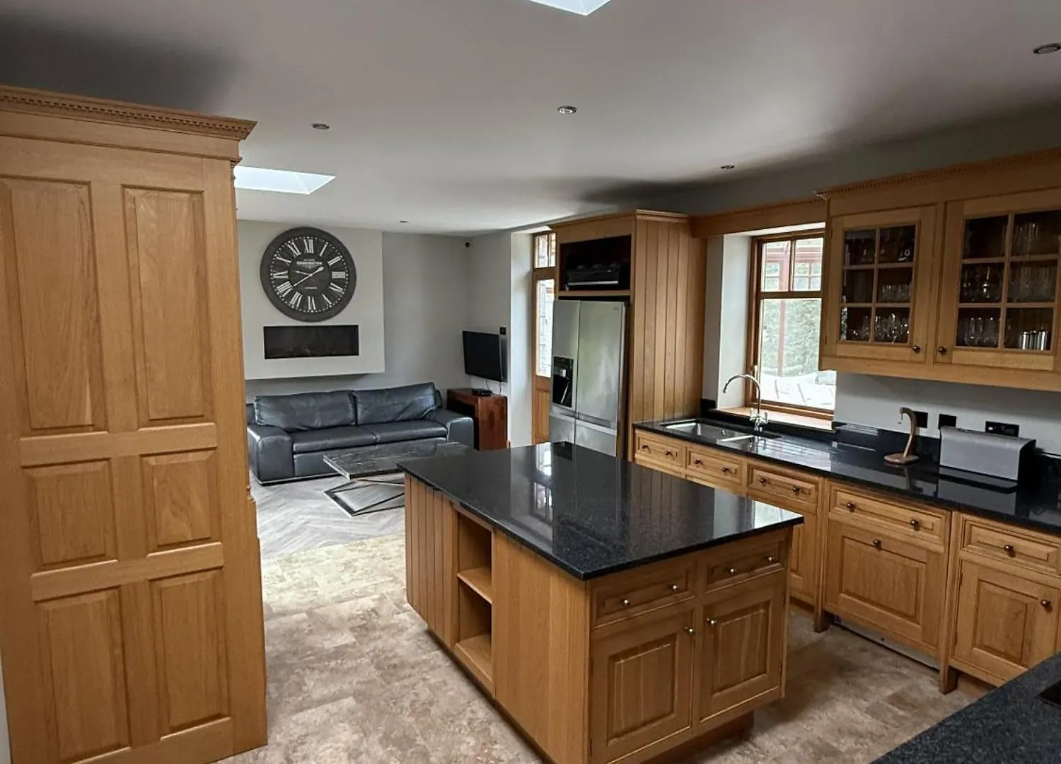Luxury 5 Bedroom Property In West End Aberdeen 0*,