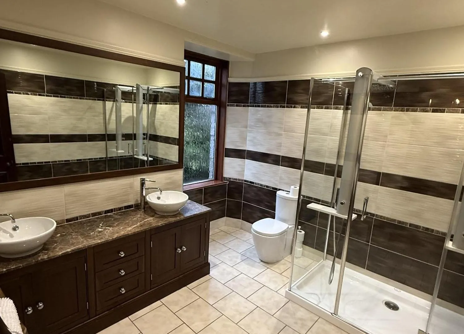 Luxury 5 Bedroom Property In West End Aberdeen Feriehus